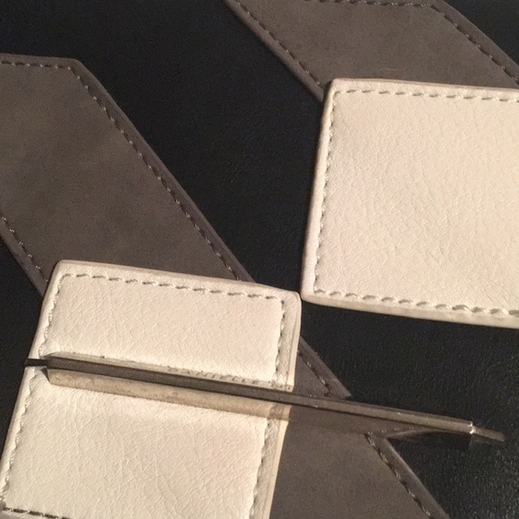 Danielle Nicole Purse 👜 - Picture 7 of 8